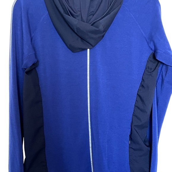 Nike Dri-Fit Hoody Jacket Womens size M with reflective striping - Picture 4 of 7